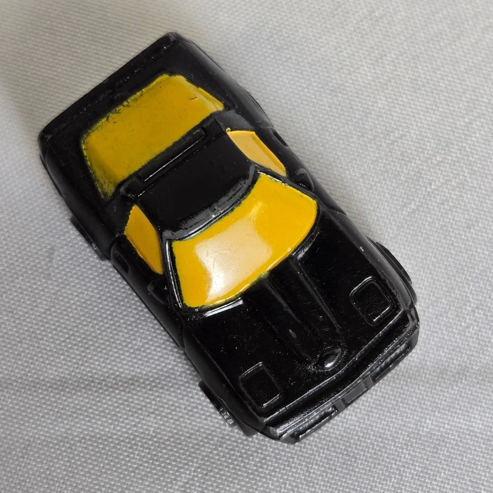 Galoob Micro Machines Chevrolet Corvette, Black/Yellow, 1.25